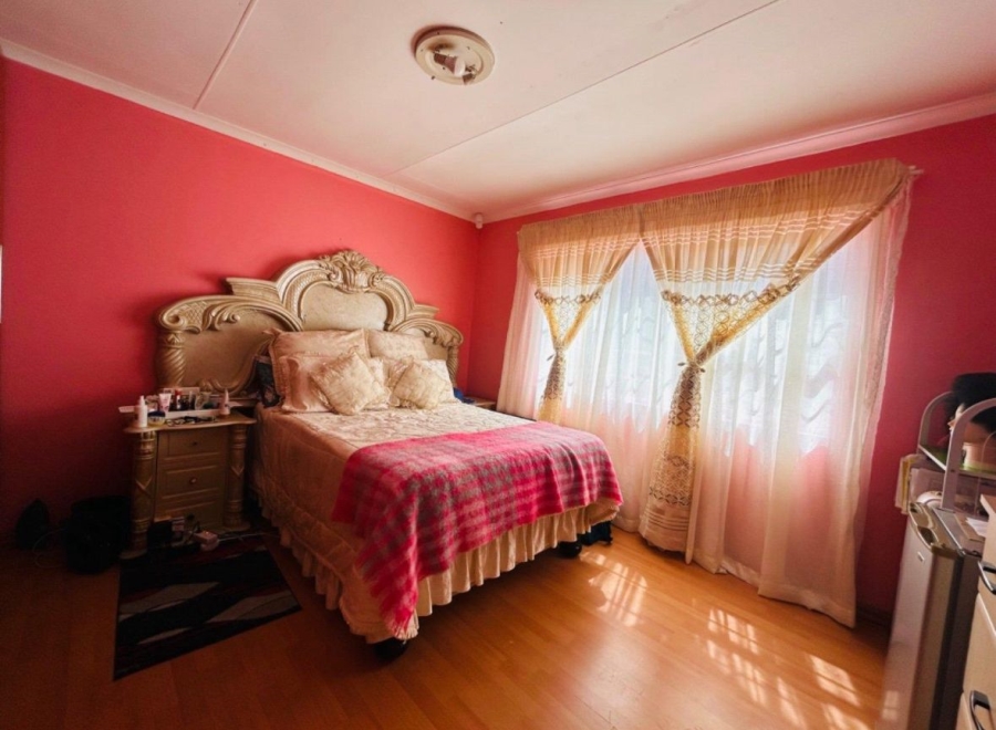 5 Bedroom Property for Sale in Beacon Bay Eastern Cape